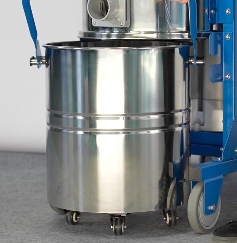 Откатной бак на поворотных колесах